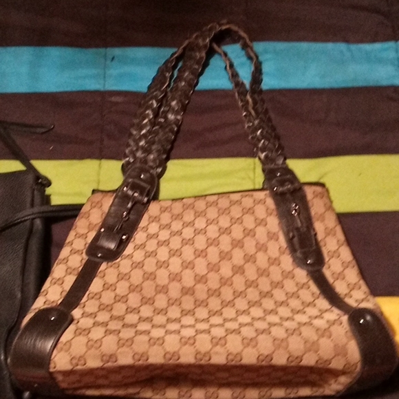 Large Authentic Used Gucci Pelham bag - Picture 2 of 5